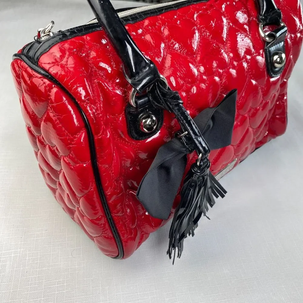 BETSEY JOHNSON QUILTED HEARTS Red Vegan Leather DUFFLE HAND BAG! Purse Black Bow - Picture 14 of 16